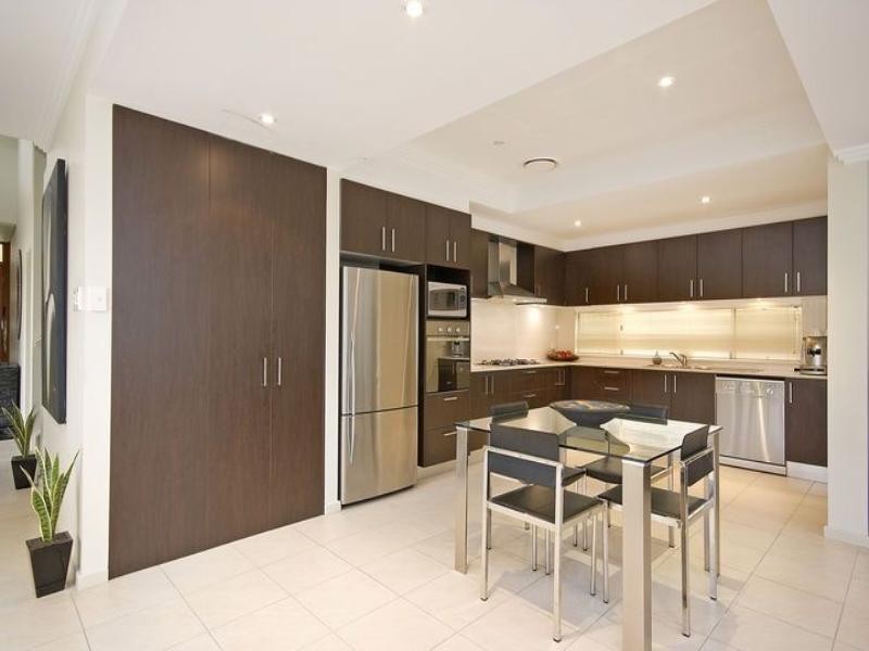 10 Cropley Street, Rhodes NSW 2138