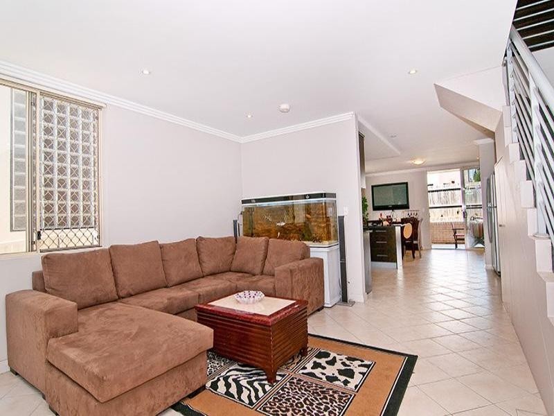 32 River Street, Earlwood NSW 2206