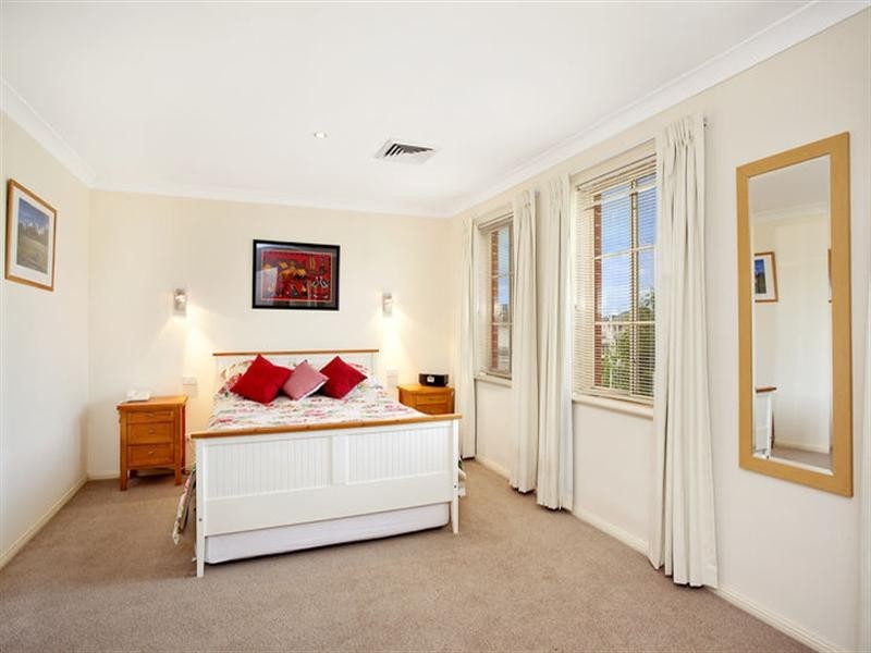 16 Spring Park Circuit, Breakfast Point NSW 2137