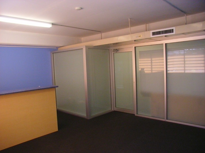 Shop 12 115 Currumburra Road, Southport QLD 4215