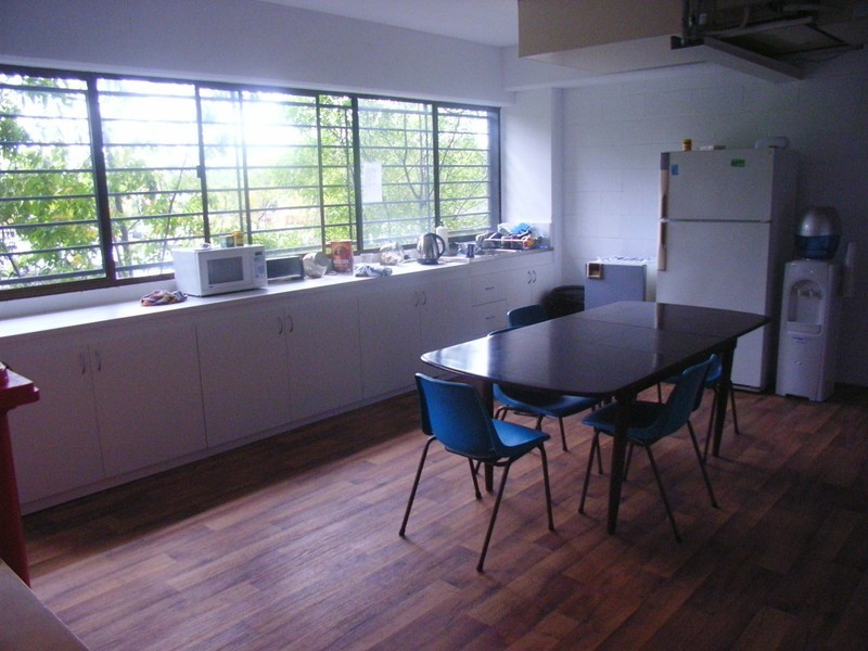 Shop 12 115 Currumburra Road, Southport QLD 4215