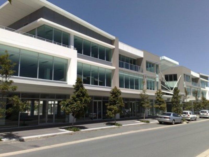 21 Lake Street, Varsity Lakes QLD 4227