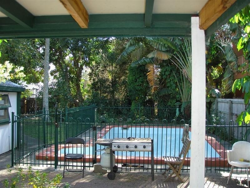 25 Second Avenue, Broadbeach QLD 4218