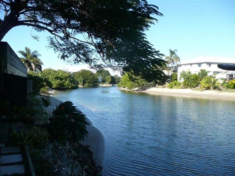 26 Surfers Avenue, Mermaid Waters QLD 4218