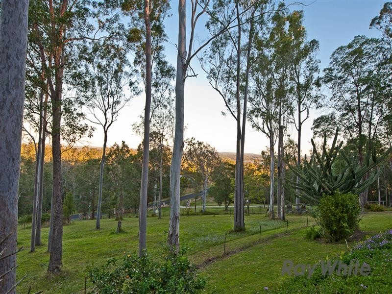 12 Hyde Road, Whiteside QLD 4503