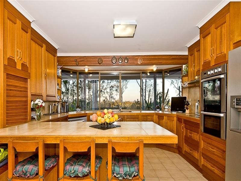 12 Hyde Road, Whiteside QLD 4503