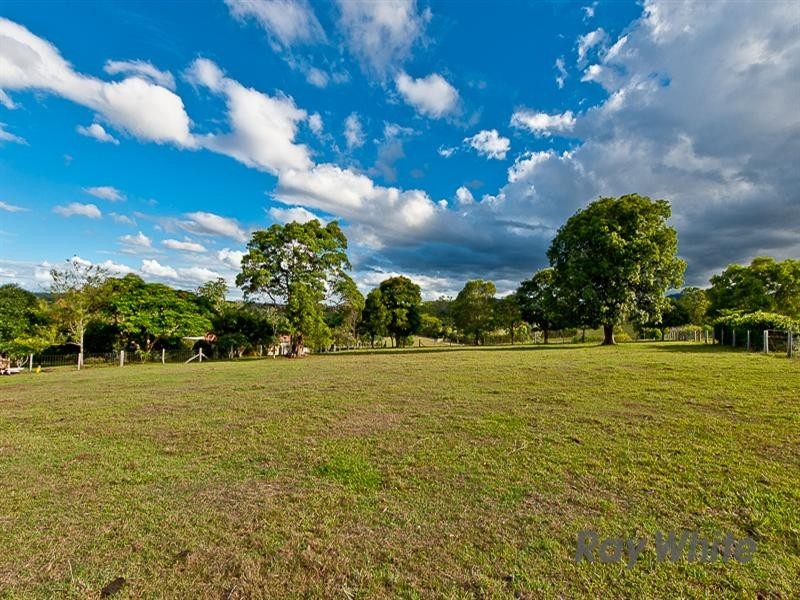 Armstrong Creek QLD 4520