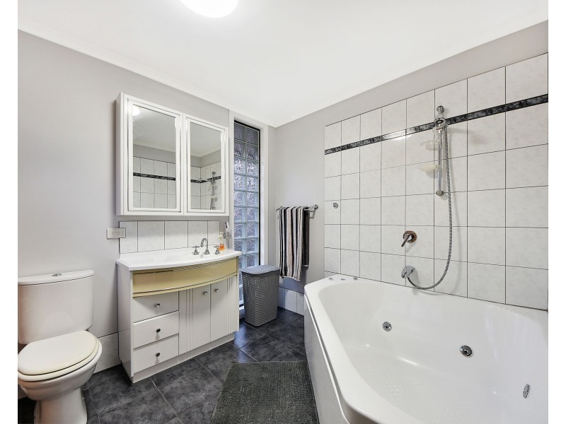 31 Boland Court, Eatons Hill QLD 4037