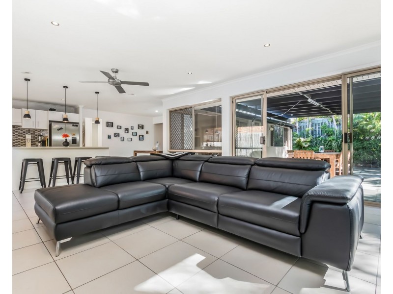 7 Stradbroke Drive, Little Mountain QLD 4551