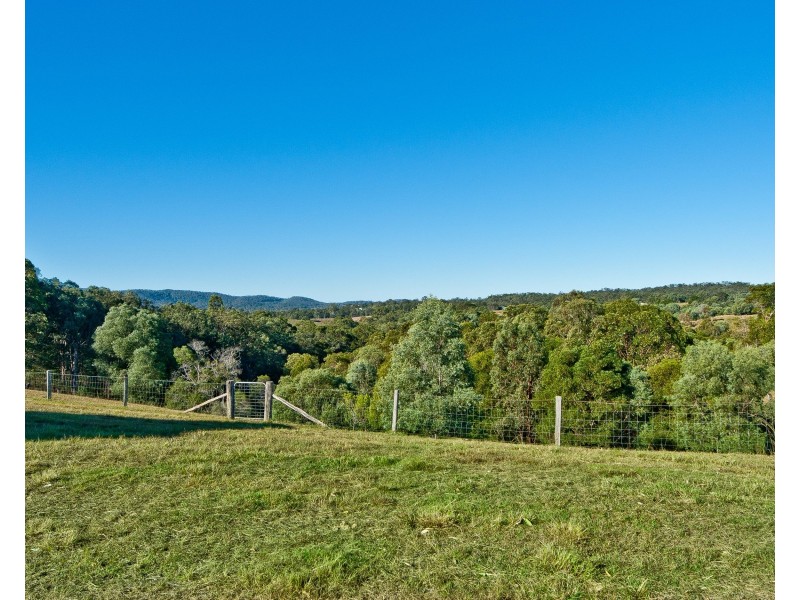 Armstrong Creek QLD 4520