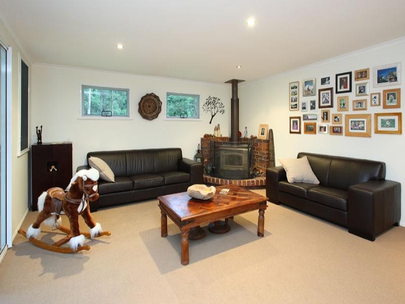 8 Mason Court, Samford QLD 4520