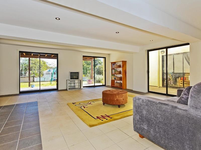 16 Junction Street, Samford Village QLD 4520