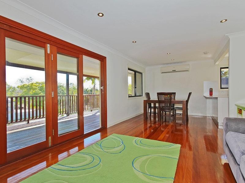 16 Junction Street, Samford Village QLD 4520