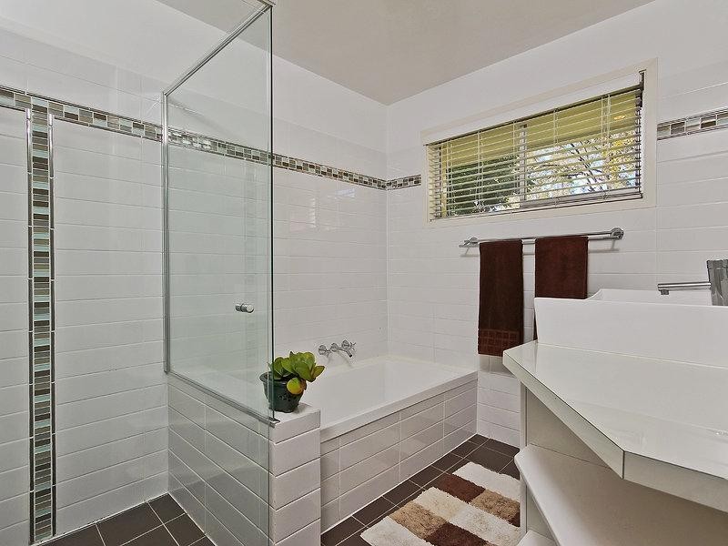 16 Junction Street, Samford Village QLD 4520