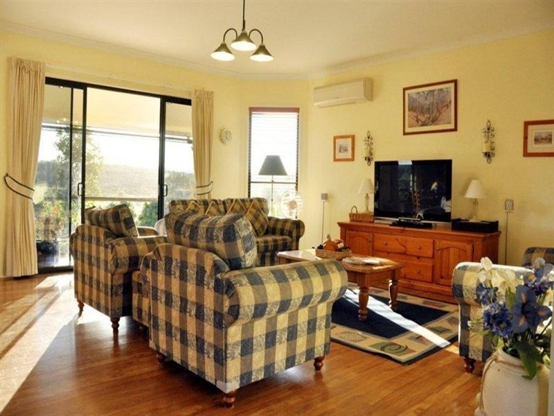 242 Whiteside Road, Samsonvale QLD 4520