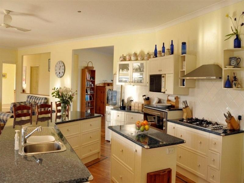 242 Whiteside Road, Samsonvale QLD 4520