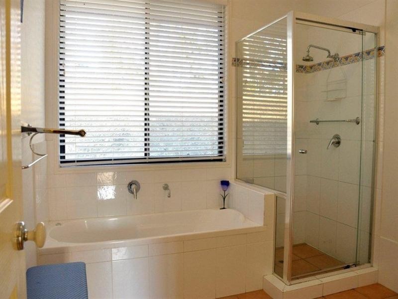 242 Whiteside Road, Samsonvale QLD 4520