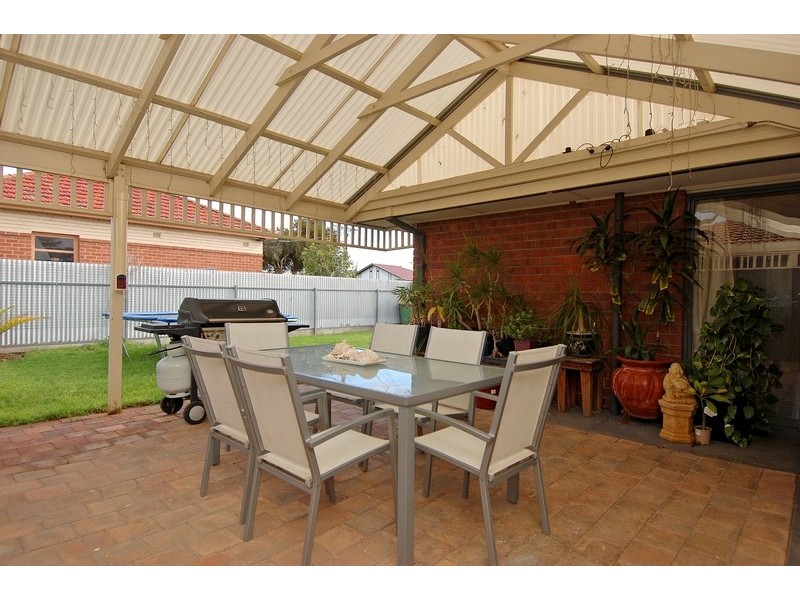 2 Alderman Avenue, Pennington SA 5013