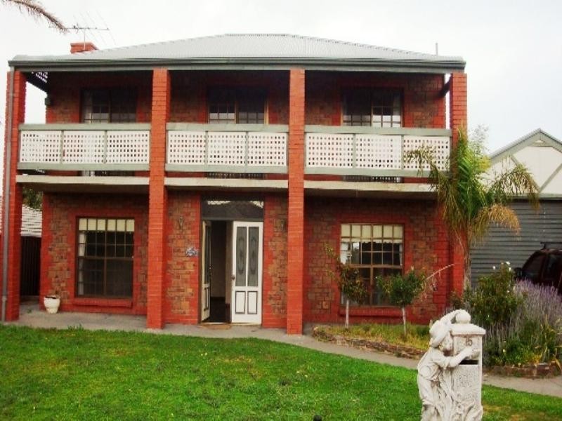 15 Lepena Crescent, Hallett Cove SA 5158