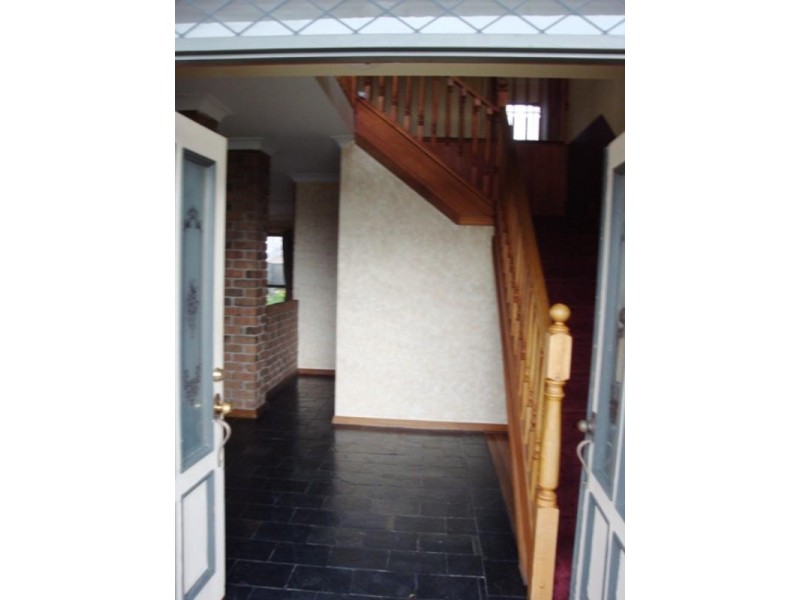 15 Lepena Crescent, Hallett Cove SA 5158