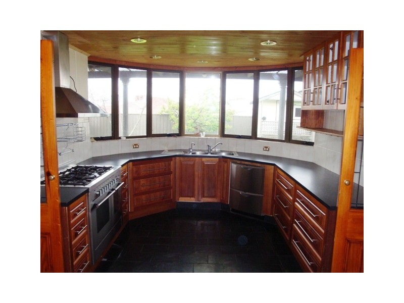 15 Lepena Crescent, Hallett Cove SA 5158