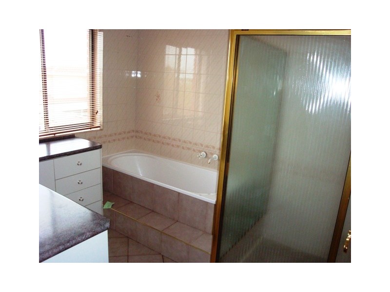 15 Lepena Crescent, Hallett Cove SA 5158