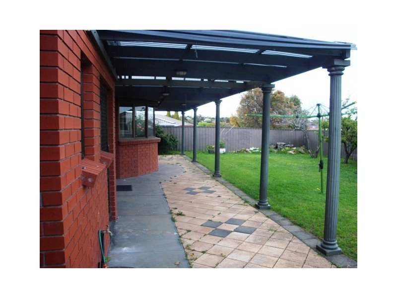 15 Lepena Crescent, Hallett Cove SA 5158