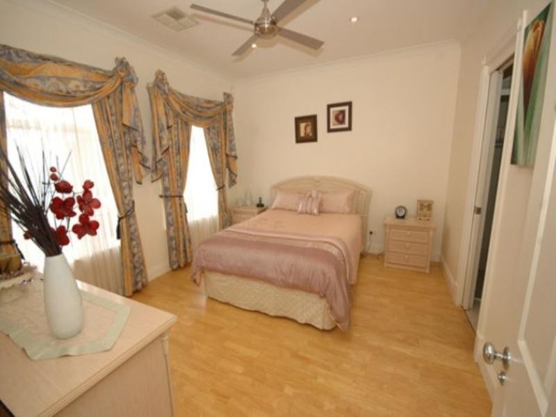 10 York Avenue East, Fulham Gardens SA 5024