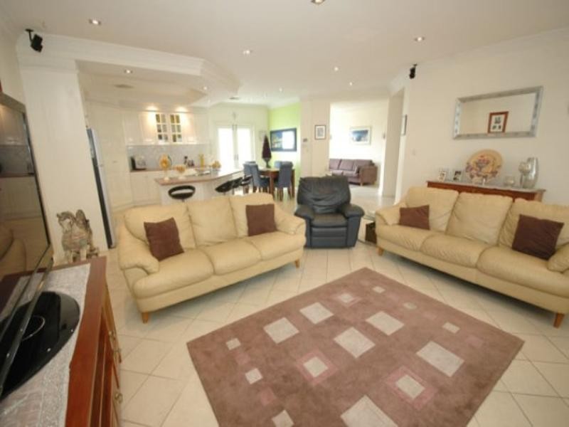 10 York Avenue East, Fulham Gardens SA 5024