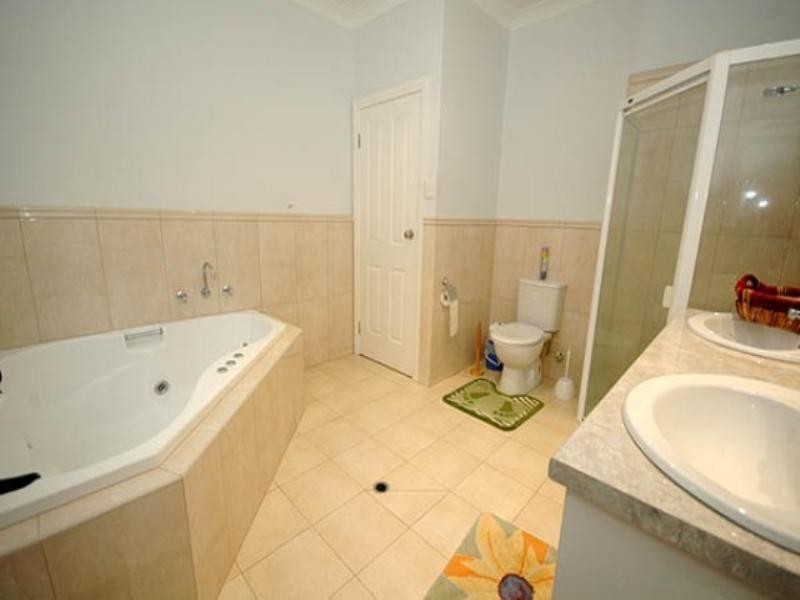 31 Reordan Drive, Greenwith SA 5125