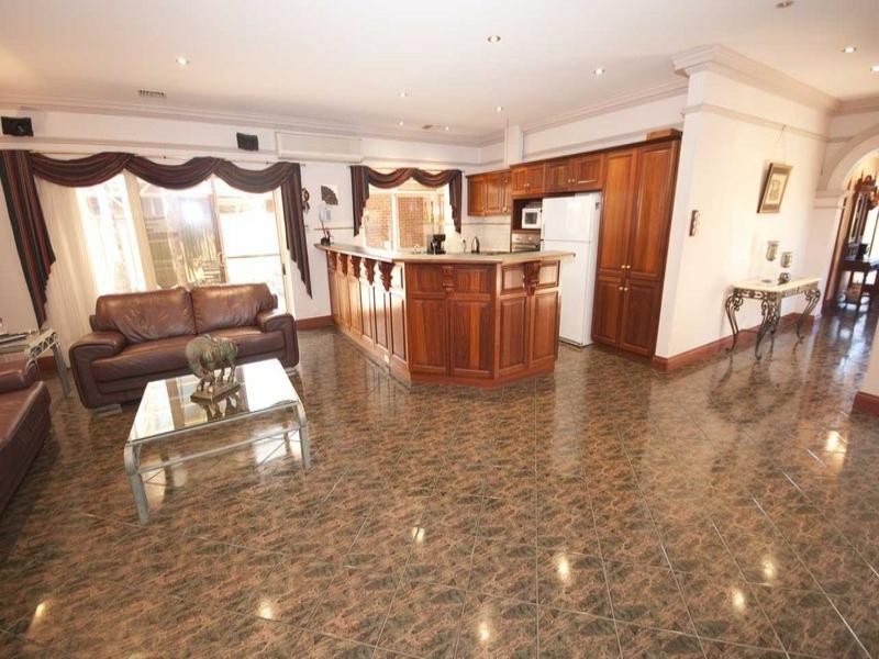 2 Wychwood Court, Findon SA 5023