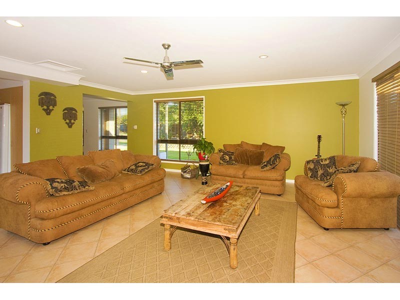 35 Mainsail Street, Currumbin Waters QLD 4223