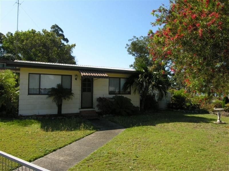 2 Kullaroo Road, Summerland Point NSW 2259