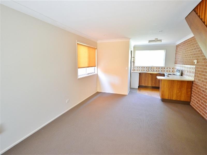 8/7 Pecan Close, Wyoming NSW 2250