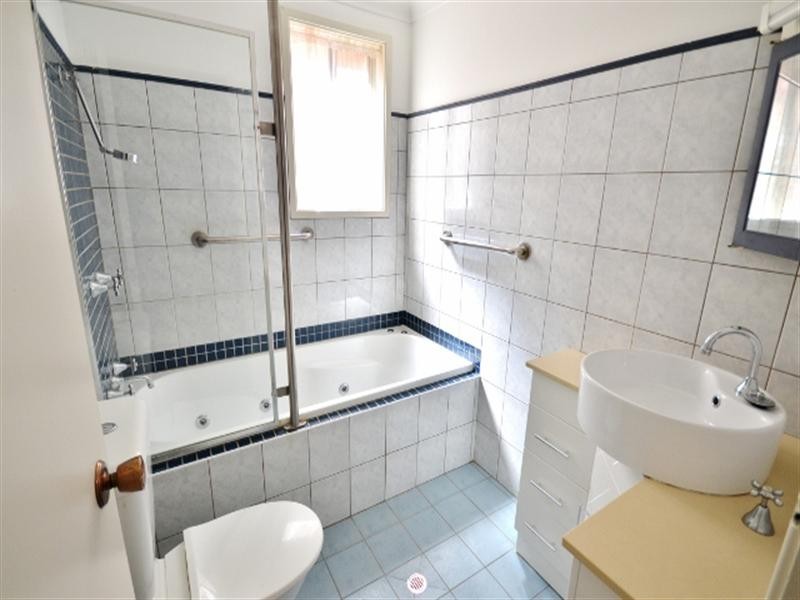 8/7 Pecan Close, Wyoming NSW 2250