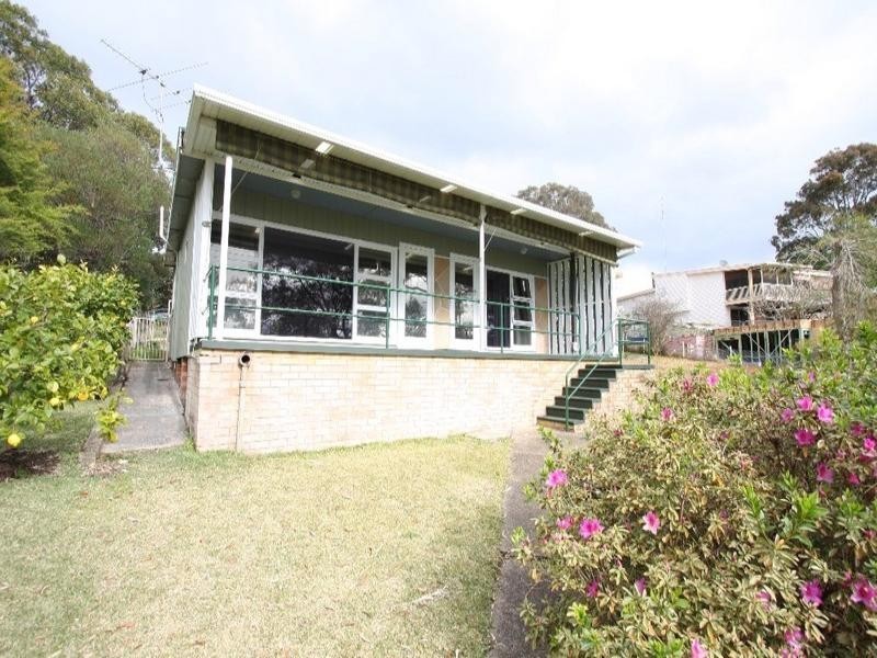 9 Winbin Crescent, Gwandalan NSW 2259