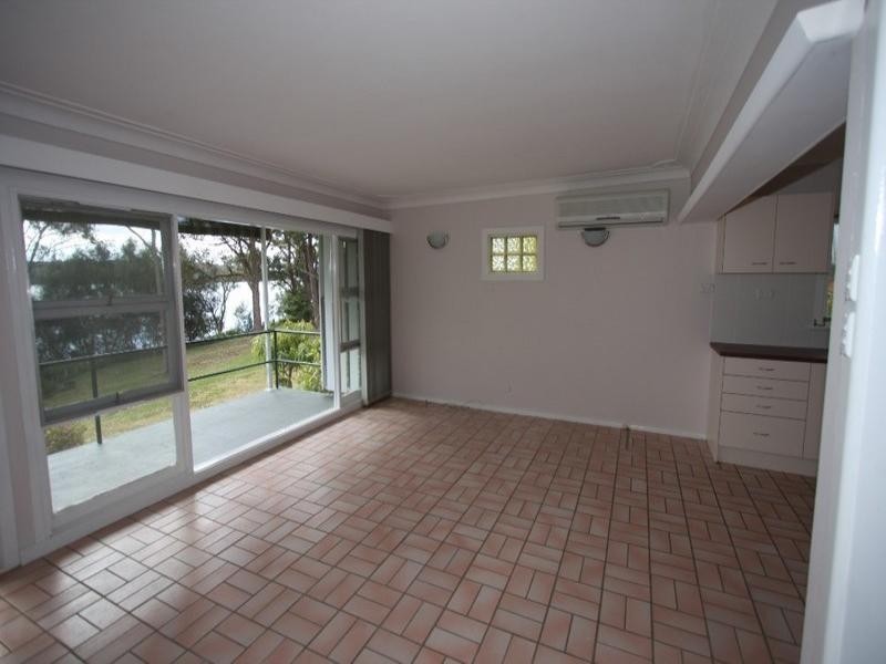 9 Winbin Crescent, Gwandalan NSW 2259