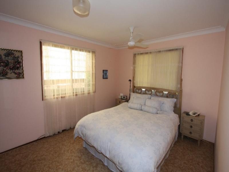 Mannering Park NSW 2259