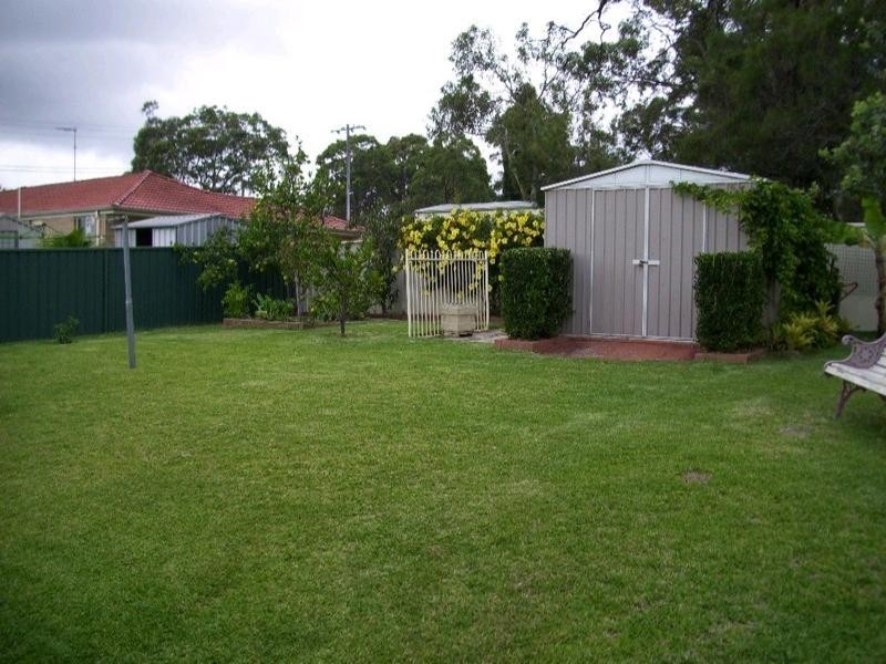 15 Warrina Avenue, Summerland Point NSW 2259