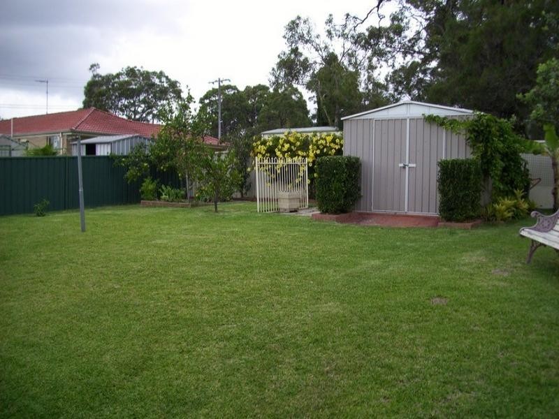 15 Warrina Avenue, Summerland Point NSW 2259