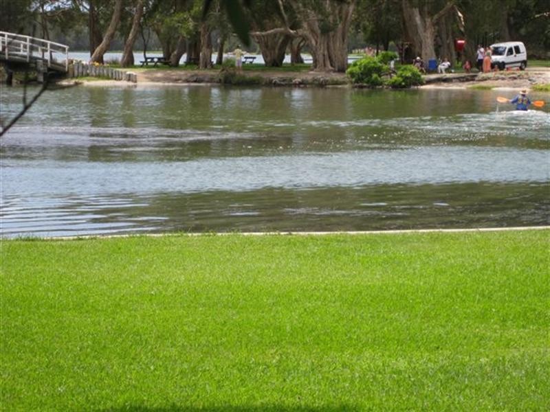 9 Natuna Avenue, Budgewoi NSW 2262