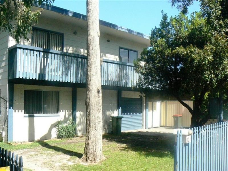 32 Elizabeth Bay Drive, Lake Munmorah NSW 2259