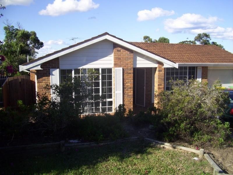 8 Holly Drive, Lake Haven NSW 2263