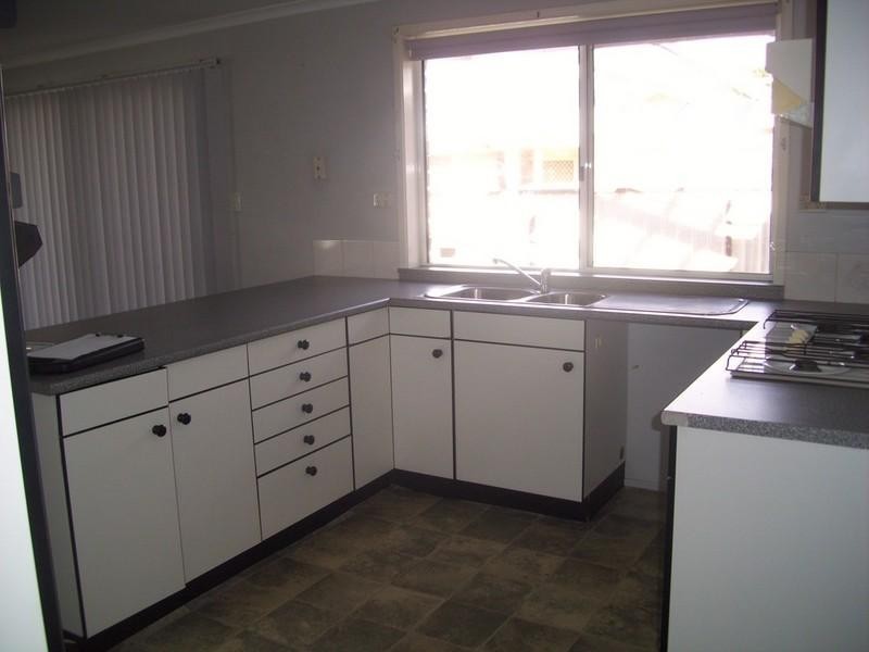 8 Holly Drive, Lake Haven NSW 2263