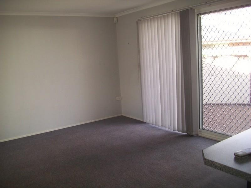 8 Holly Drive, Lake Haven NSW 2263