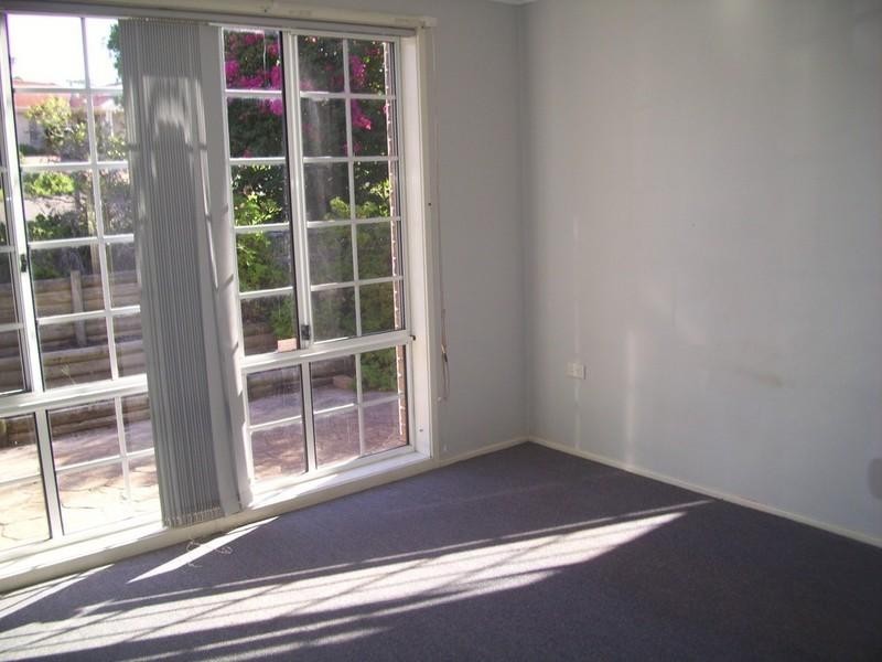 8 Holly Drive, Lake Haven NSW 2263