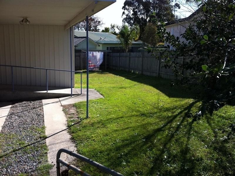 4 Laelana Avenue, Budgewoi NSW 2262