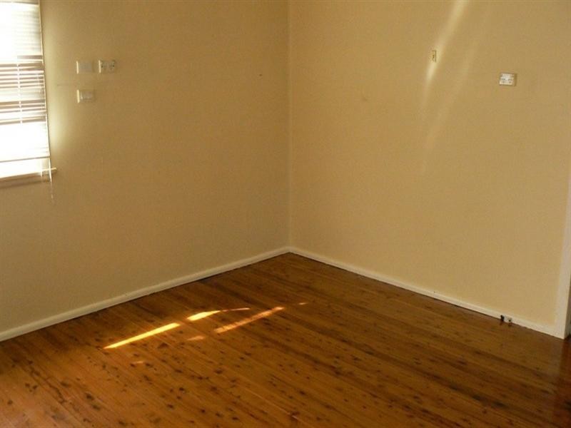 4 Laelana Avenue, Budgewoi NSW 2262