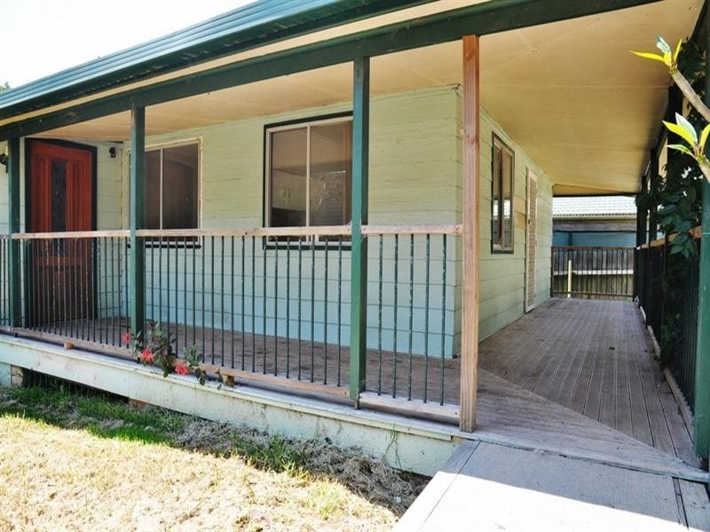 93 Elizabeth Bay Drive, Lake Munmorah NSW 2259