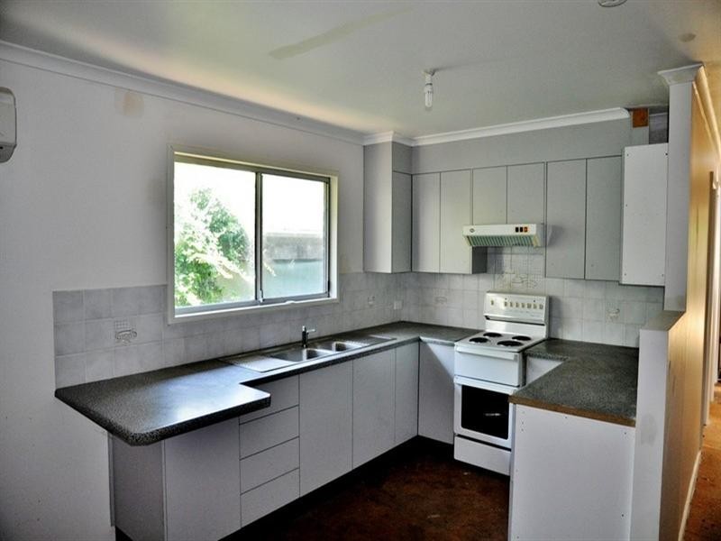 93 Elizabeth Bay Drive, Lake Munmorah NSW 2259